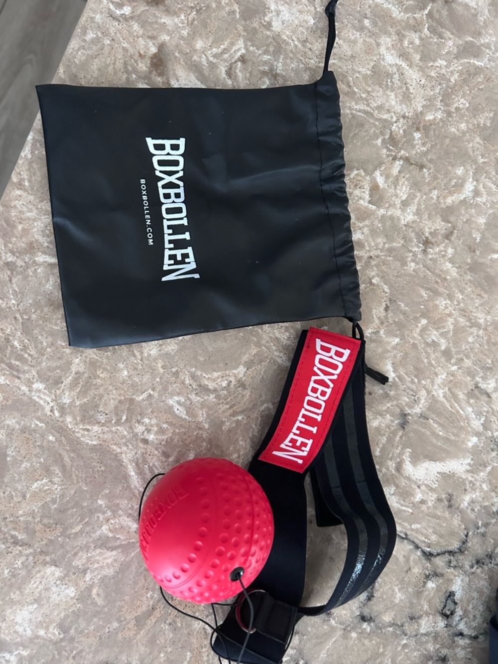 Boxbollen  Red Reflex Training Ball with Black Strap